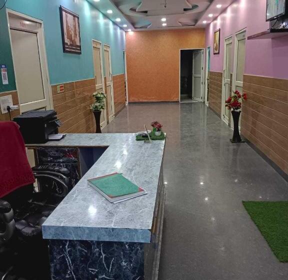 Hotel Oyo 43961  Yatra