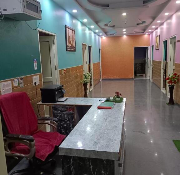 Hotel Oyo 43961  Yatra