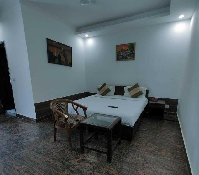 Hotel Oyo 43961  Yatra