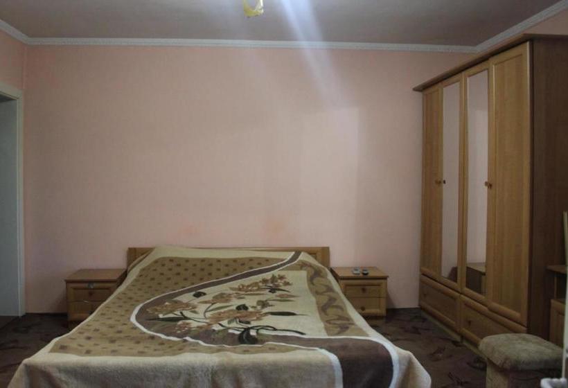 Пансион у михайла під лісом