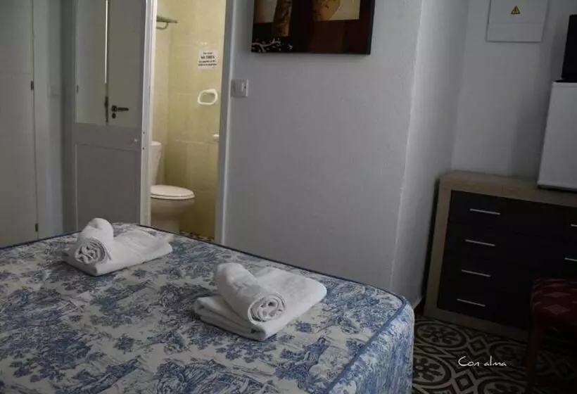 پانسیون Hostal Costa De La Luz
