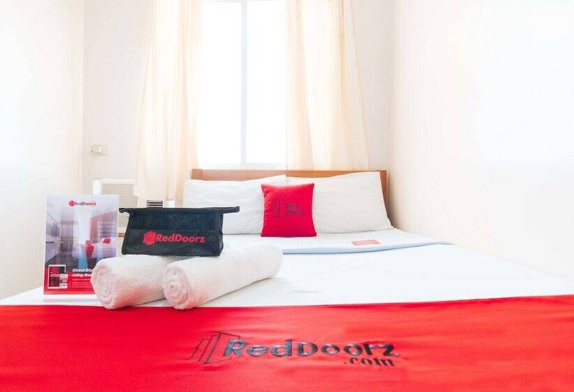 פנסיון Reddoorz Near Skylight Convention Center