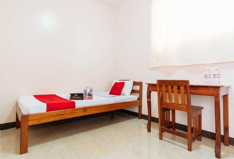 פנסיון Reddoorz Near Skylight Convention Center