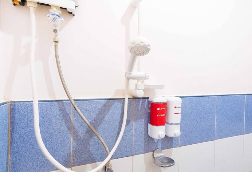 פנסיון Reddoorz Near Skylight Convention Center