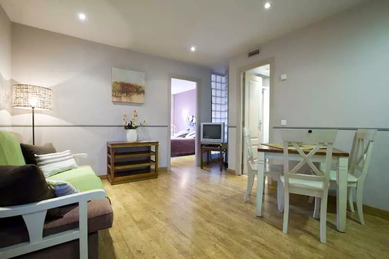 هتل Apartamentos Palacio Real