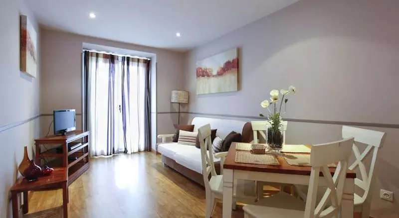 هتل Apartamentos Palacio Real