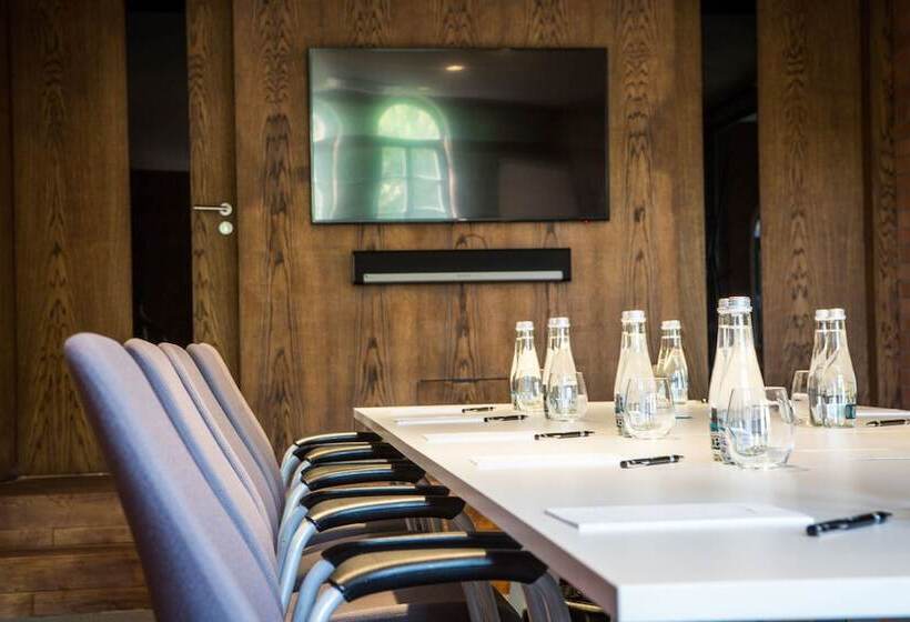 City Park Hotel & Residence