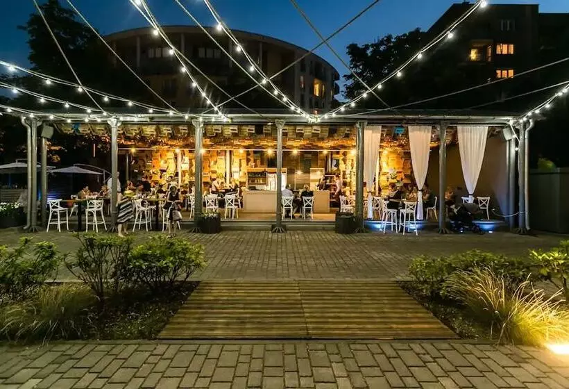 City Park Hotel & Residence