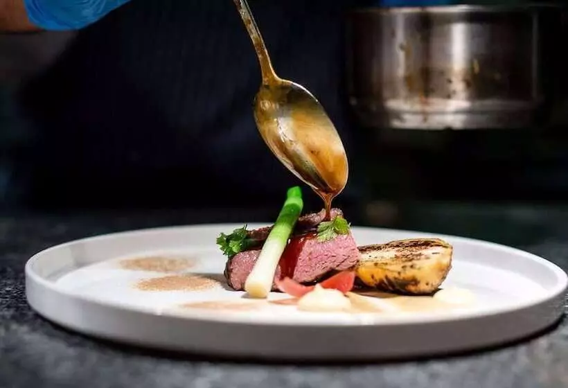 City Park Hotel & Residence