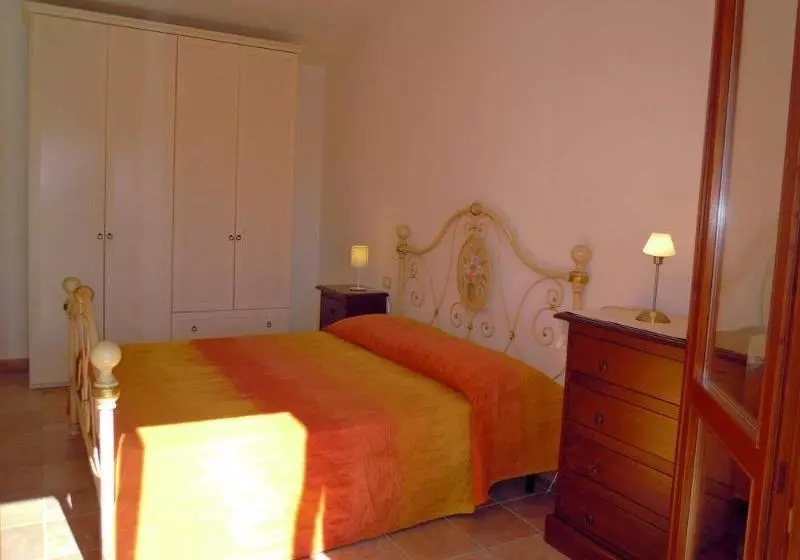 Szálloda Le Residenze Di Chia