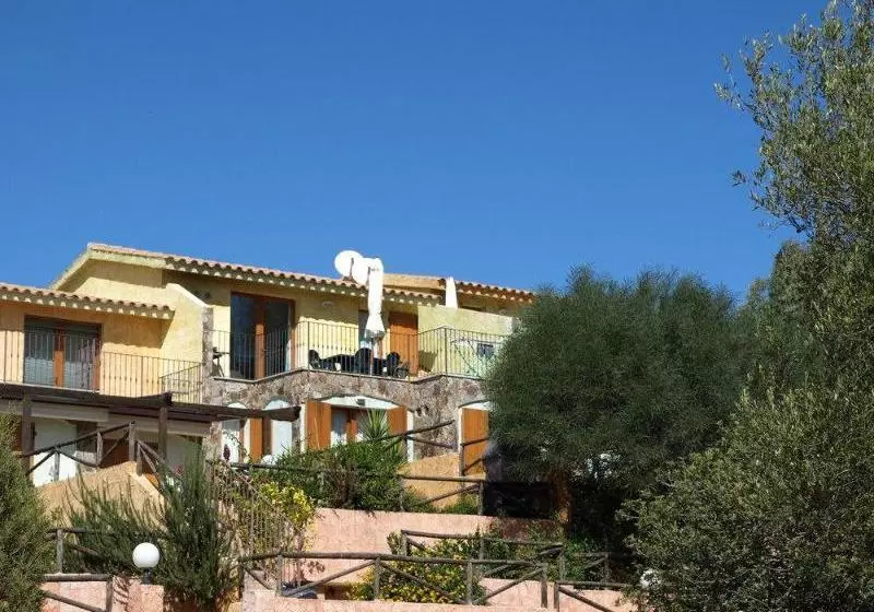 Szálloda Le Residenze Di Chia