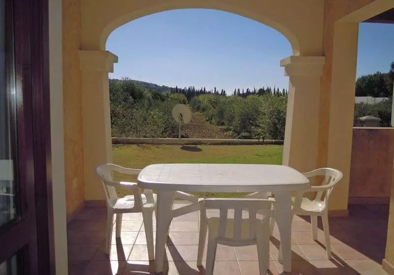 Szálloda Le Residenze Di Chia