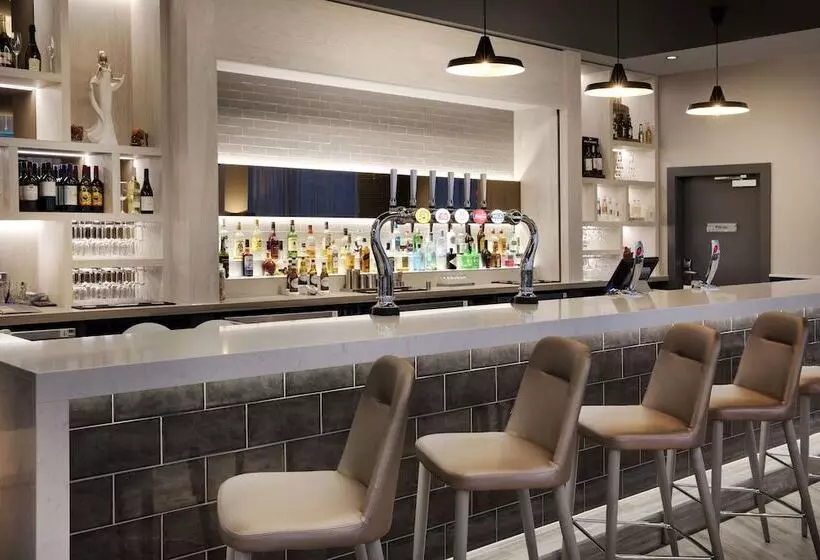 هتل Leonardo London Watford