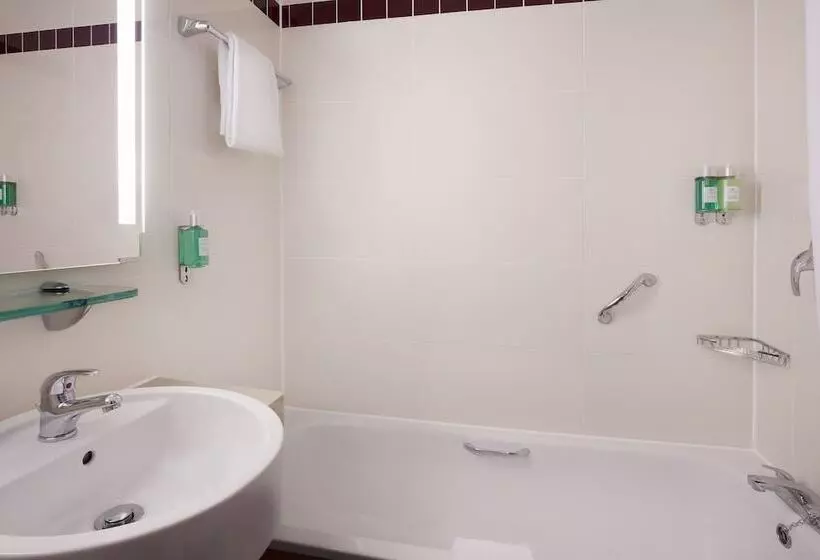 هتل Leonardo London Watford