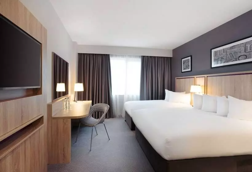 هتل Leonardo London Watford