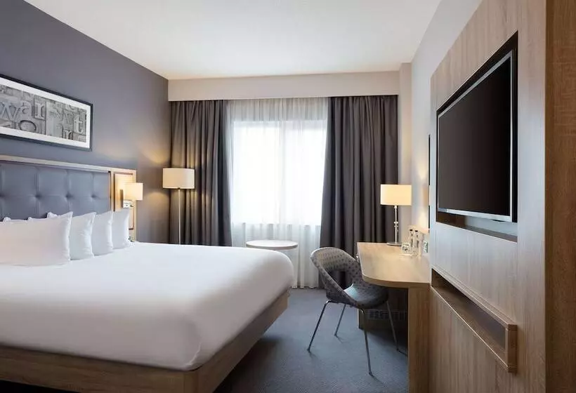 هتل Leonardo London Watford