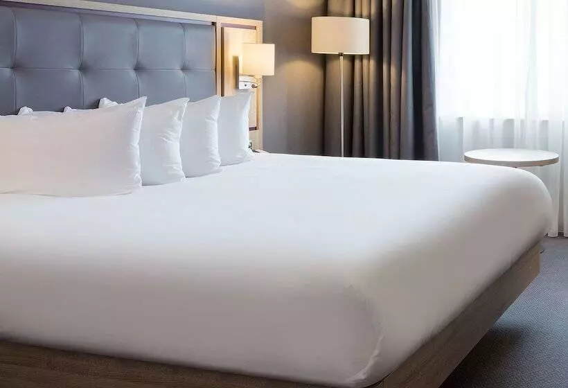 هتل Leonardo London Watford