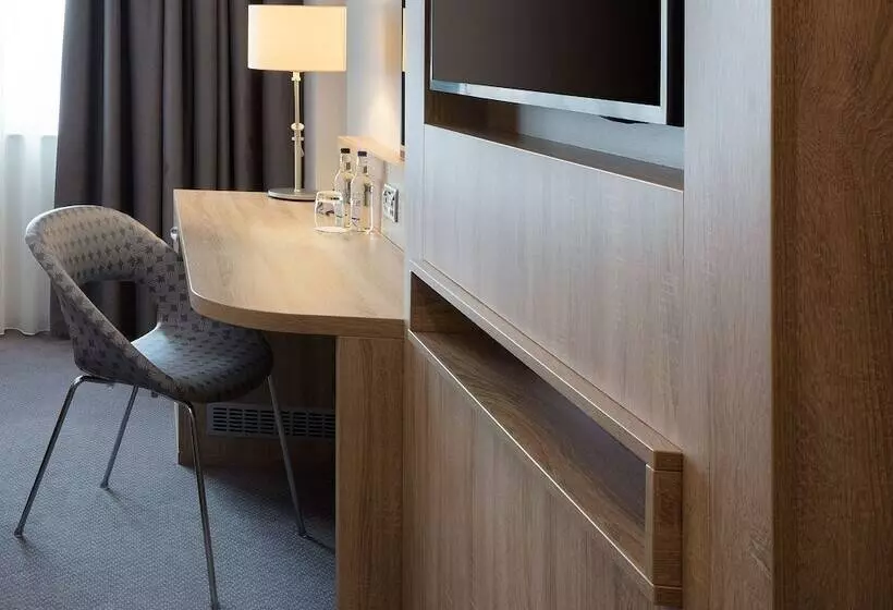 هتل Leonardo London Watford