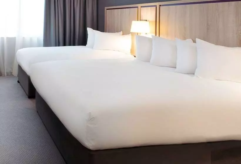 هتل Leonardo London Watford