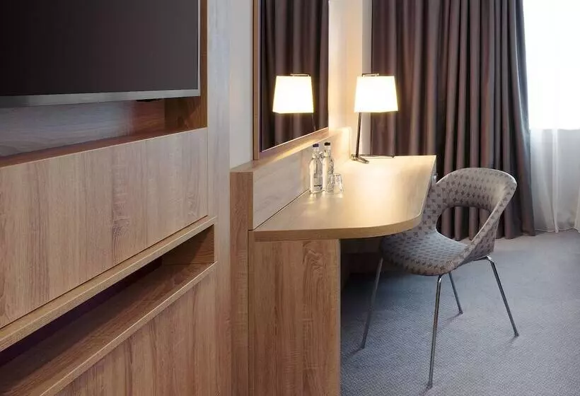 هتل Leonardo London Watford