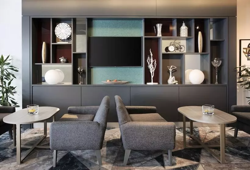 هتل Leonardo London Watford