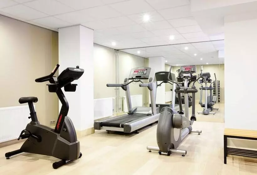 هتل NH Amsterdam Zuid