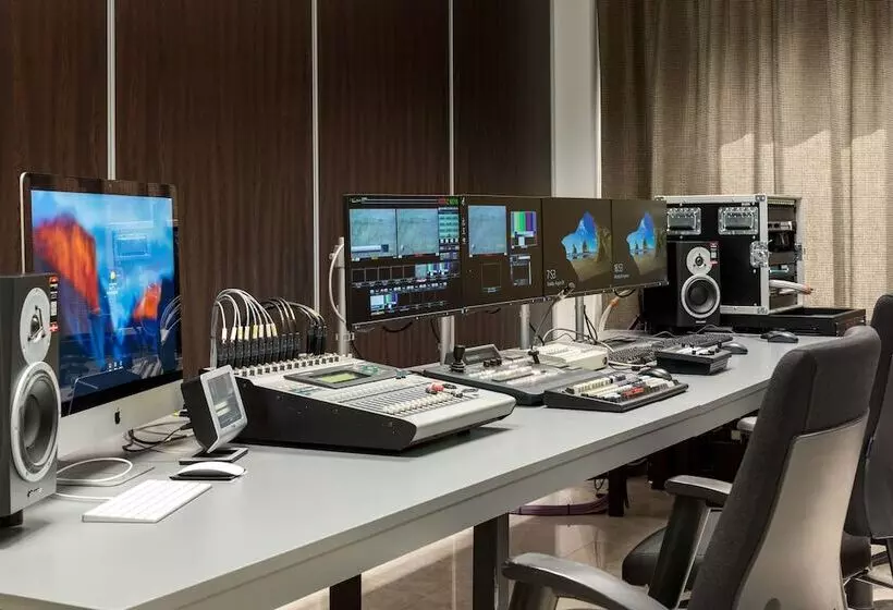 هتل NH Amsterdam Zuid