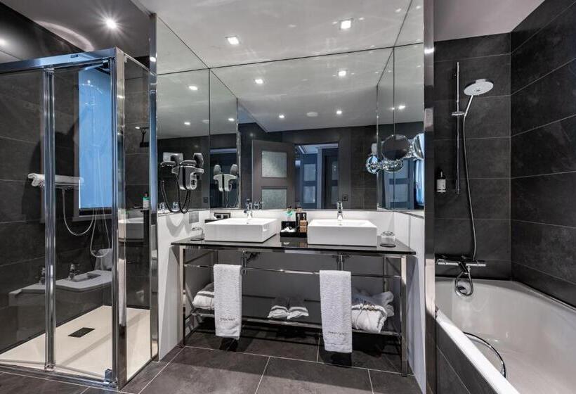 هتل Val De Neu G.l