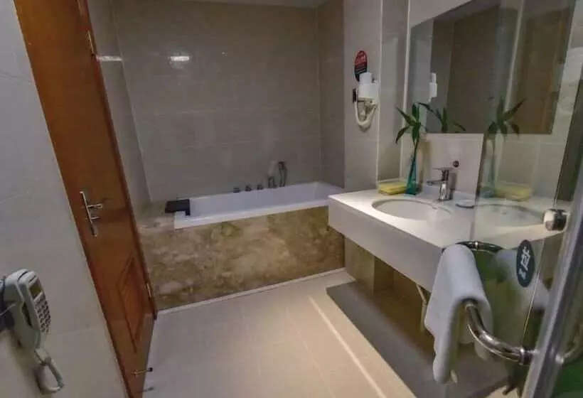 Hotelli Greentree Inn Huanggang Qichun County Ouyada Square Express