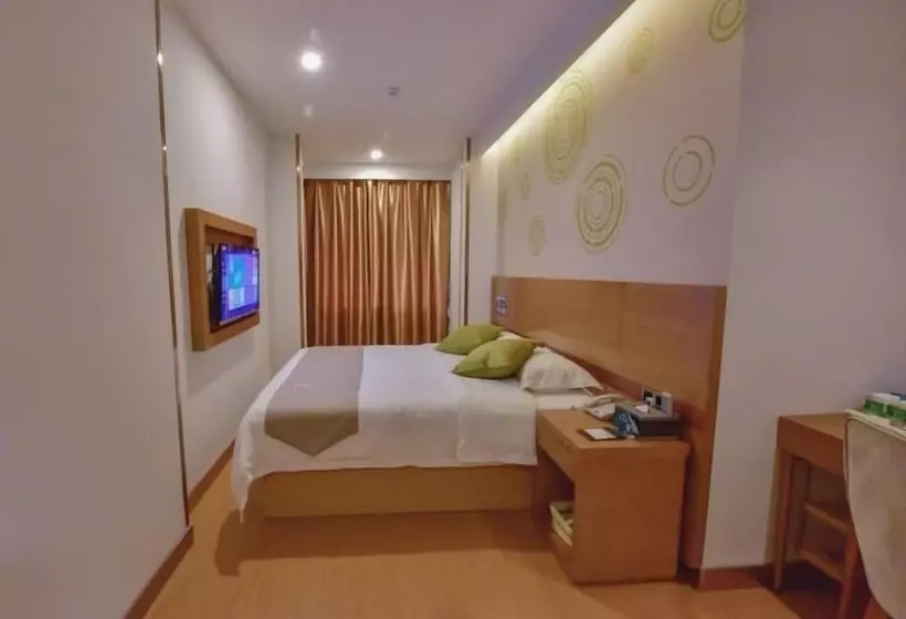 Hotelli Greentree Inn Huanggang Qichun County Ouyada Square Express