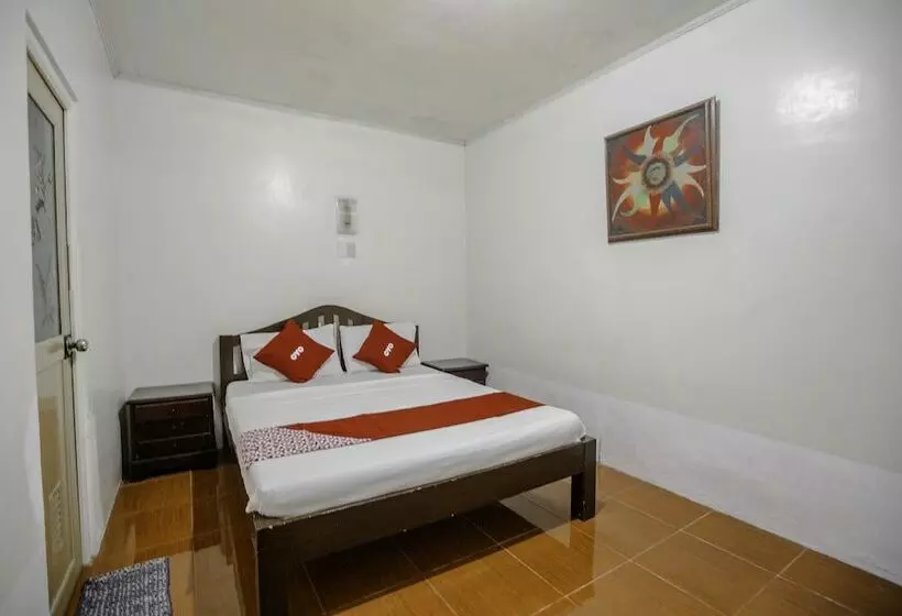 هتل Oyo 741 Sierra Travellers Inn