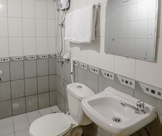 Отель Oyo 741 Sierra Travellers Inn