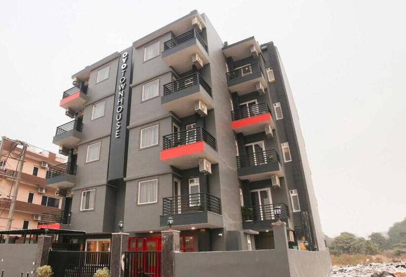 Otel Oyo 78628 Townhouse 136 Sector 46 Vikas Marg