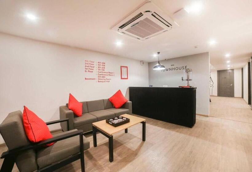 Otel Oyo 78628 Townhouse 136 Sector 46 Vikas Marg