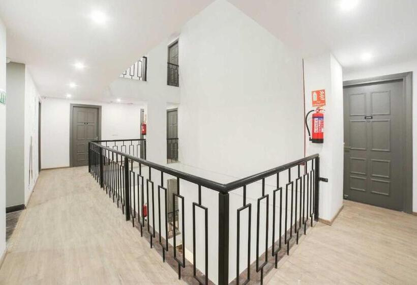 Otel Oyo 78628 Townhouse 136 Sector 46 Vikas Marg