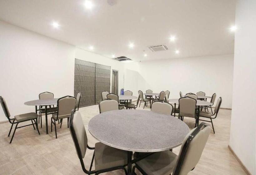 Otel Oyo 78628 Townhouse 136 Sector 46 Vikas Marg