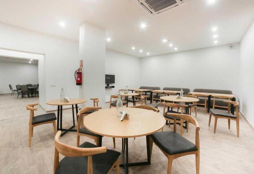 Otel Oyo 78628 Townhouse 136 Sector 46 Vikas Marg