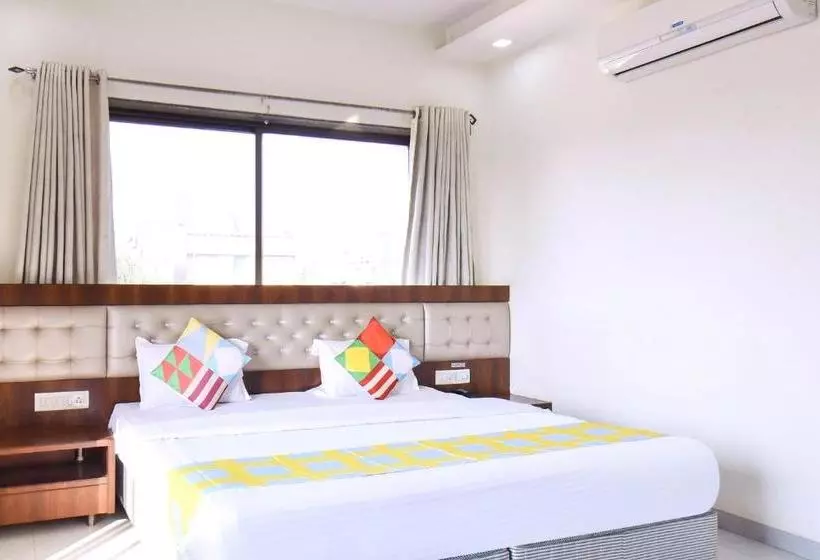 ペンション Oyo Home 77584  Sai Shubham