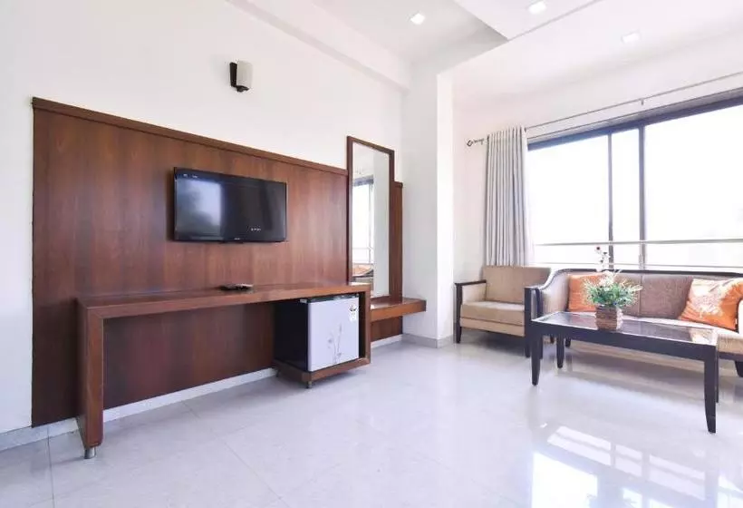 ペンション Oyo Home 77584  Sai Shubham