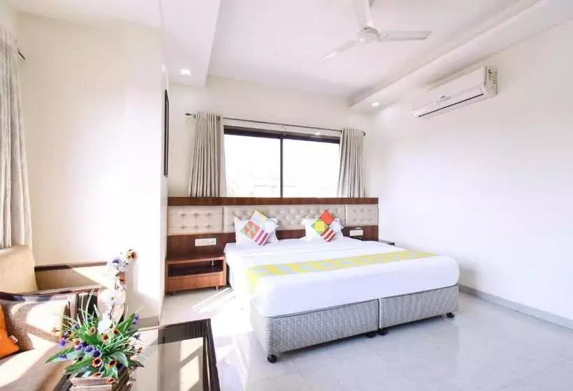 ペンション Oyo Home 77584  Sai Shubham