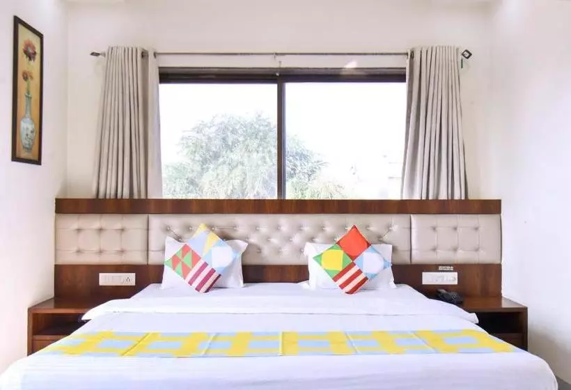 ペンション Oyo Home 77584  Sai Shubham