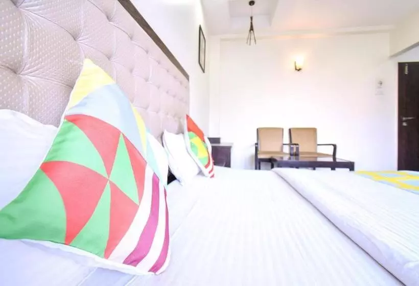 ペンション Oyo Home 77584  Sai Shubham