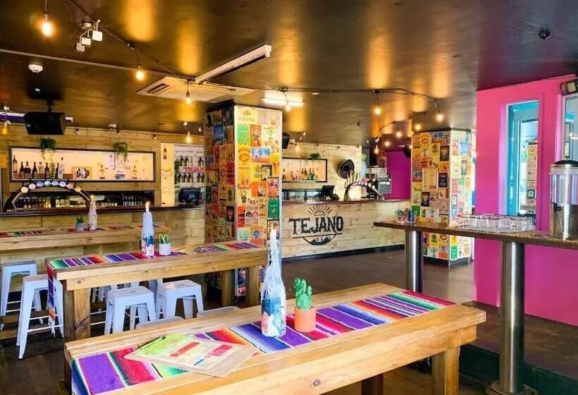 Cămin Based By The Lake