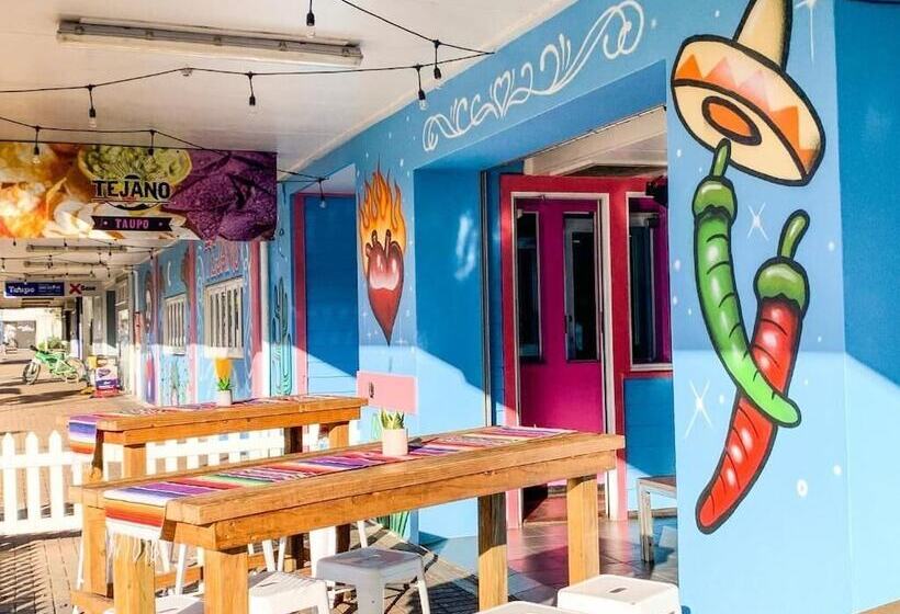 ユースホステル Based By The Lake