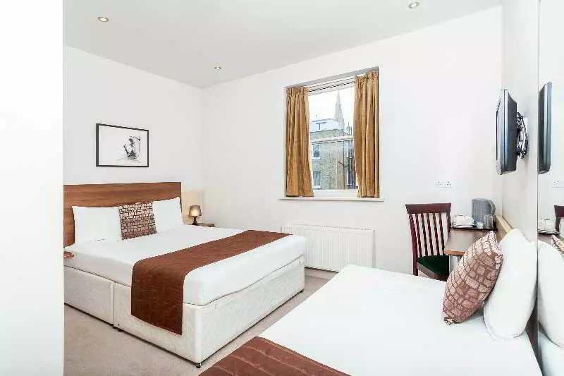 בית מלון כפרי Avni Kensington