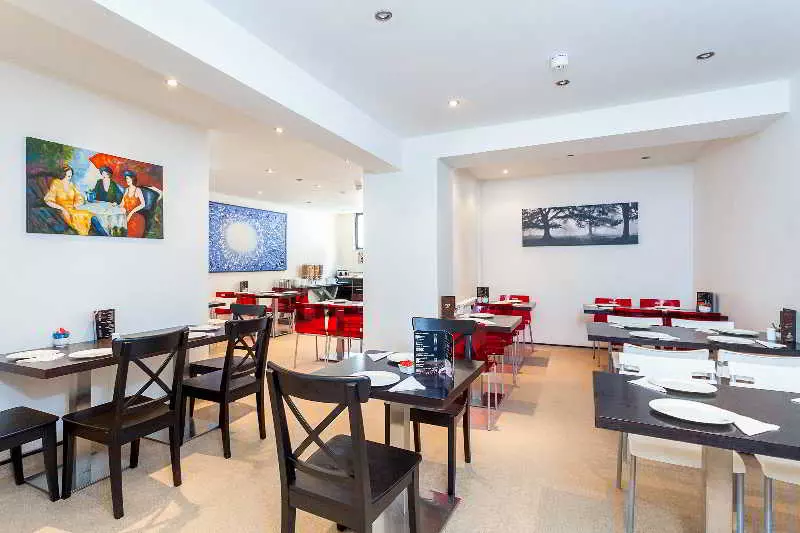 בית מלון כפרי Avni Kensington