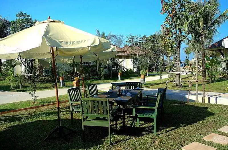 בית מלון כפרי Baan Khaolak Beach Resort