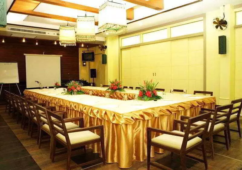 בית מלון כפרי Baan Khaolak Beach Resort