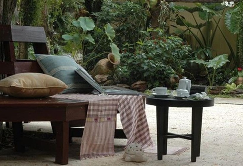 Hotel Baan Talay Dao