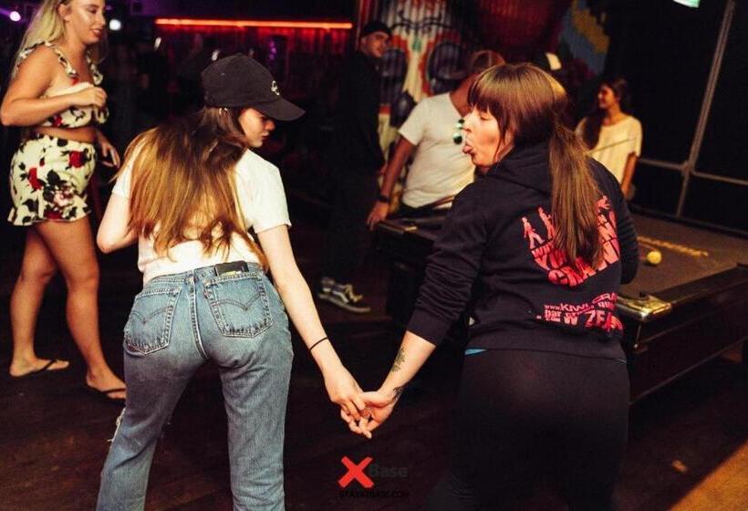 호텔 Base Backpackers Queenstown